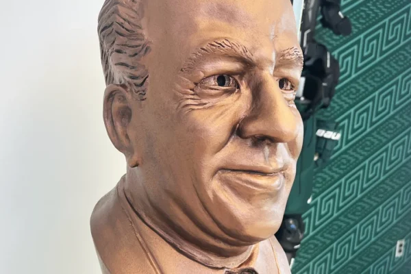 prop-figure-head-display-group